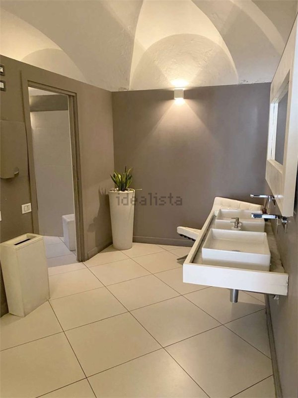 negozio in vendita a Verbania in zona Intra