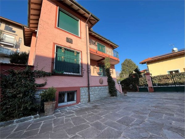 casa indipendente in vendita a Verbania in zona Pallanza