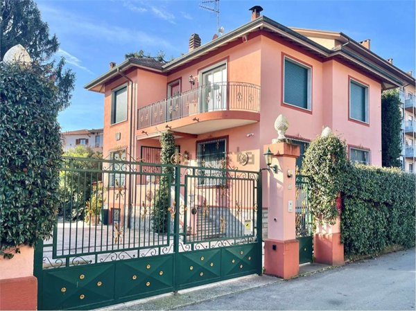 casa indipendente in vendita a Verbania in zona Pallanza