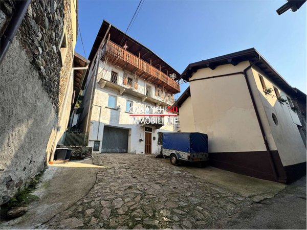 casa indipendente in vendita a Verbania in zona Unchio