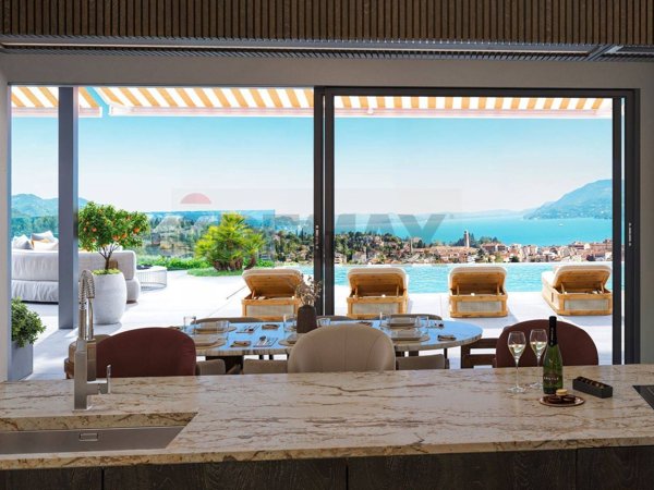 casa indipendente in vendita a Verbania in zona Suna