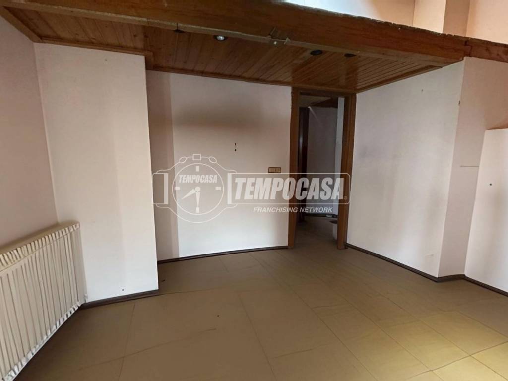 casa indipendente in vendita a Verbania in zona Intra