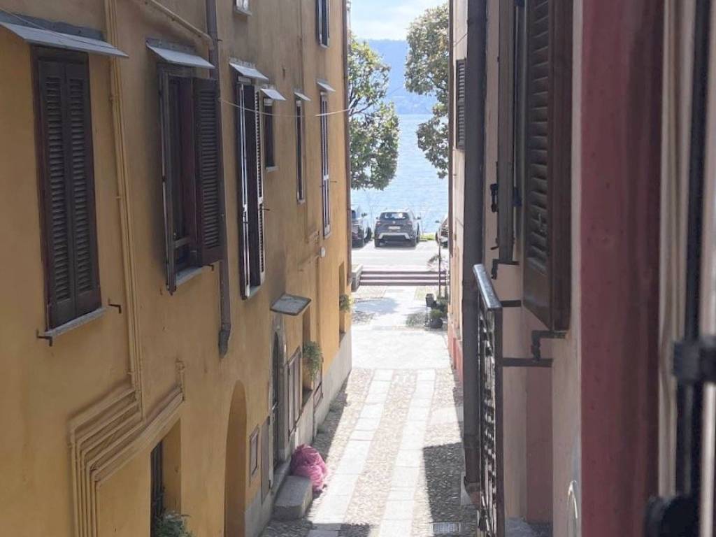 appartamento in vendita a Verbania in zona Suna