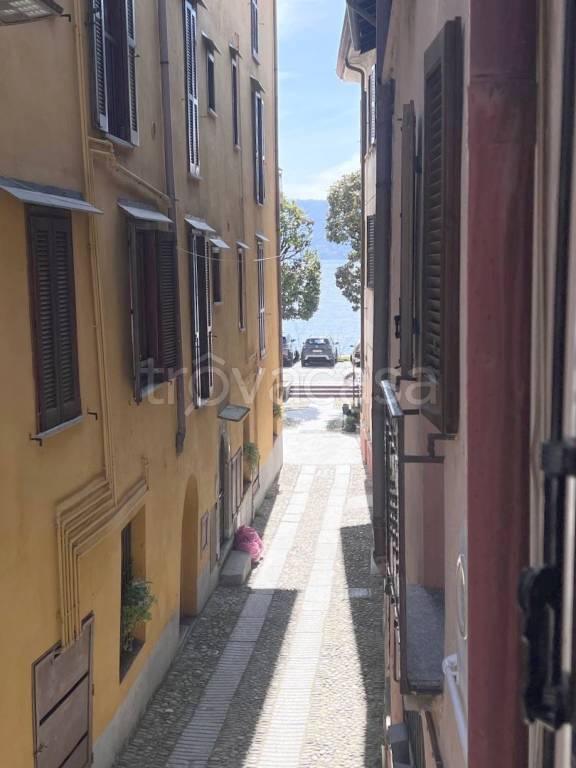 appartamento in vendita a Verbania in zona Suna