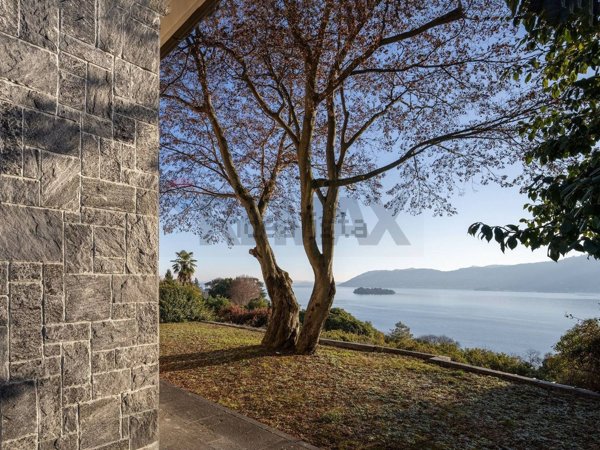 casa indipendente in vendita a Verbania in zona Suna