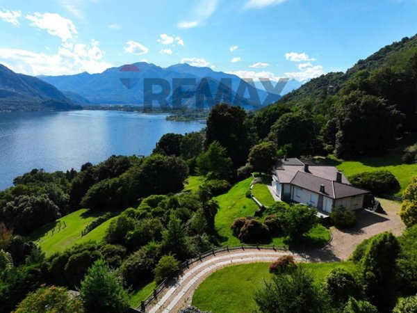 casa indipendente in vendita a Verbania in zona Suna