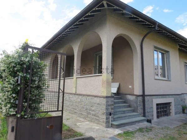 casa indipendente in vendita a Verbania in zona Pallanza