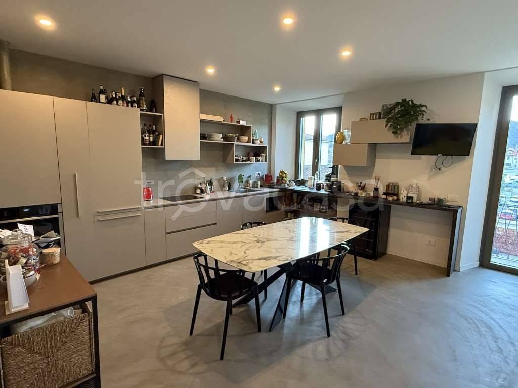 appartamento in vendita a Verbania in zona Intra