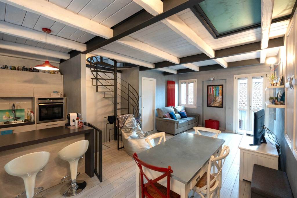 casa indipendente in vendita a Verbania in zona Suna