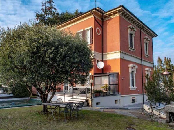 casa indipendente in vendita a Verbania in zona Suna