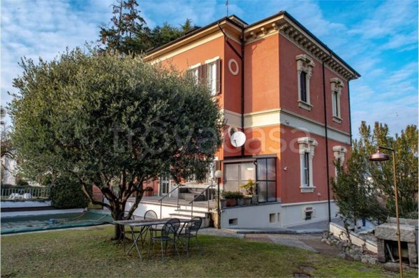 casa indipendente in vendita a Verbania in zona Suna