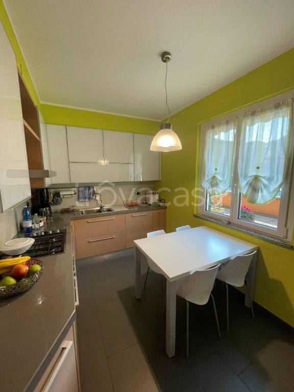 casa indipendente in vendita a Verbania in zona Intra