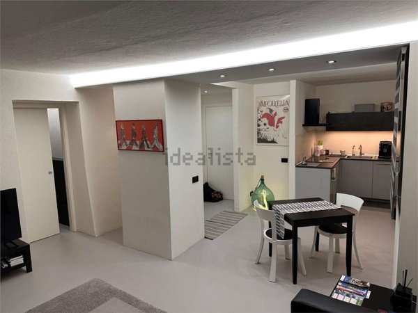 appartamento in vendita a Verbania in zona Suna