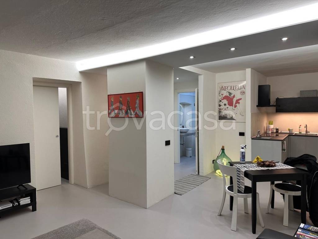 appartamento in vendita a Verbania in zona Suna