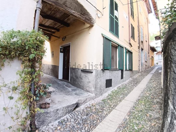 appartamento in vendita a Verbania in zona Suna