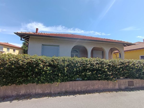 casa indipendente in vendita a Verbania in zona Pallanza