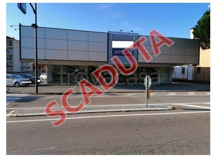 locale commerciale in vendita a Verbania