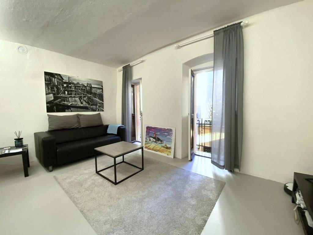 appartamento in vendita a Verbania in zona Suna