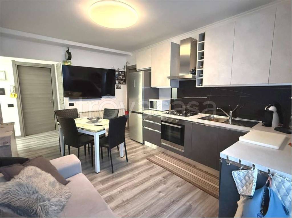 appartamento in vendita a Verbania in zona Intra