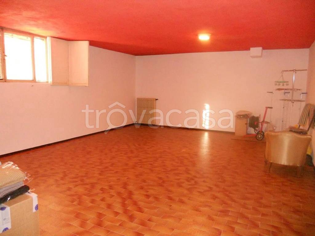 negozio in vendita a Verbania in zona Suna