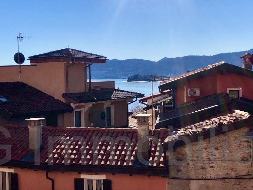 appartamento in vendita a Verbania in zona Suna