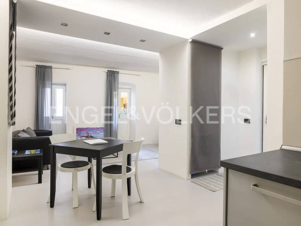 appartamento in vendita a Verbania in zona Suna