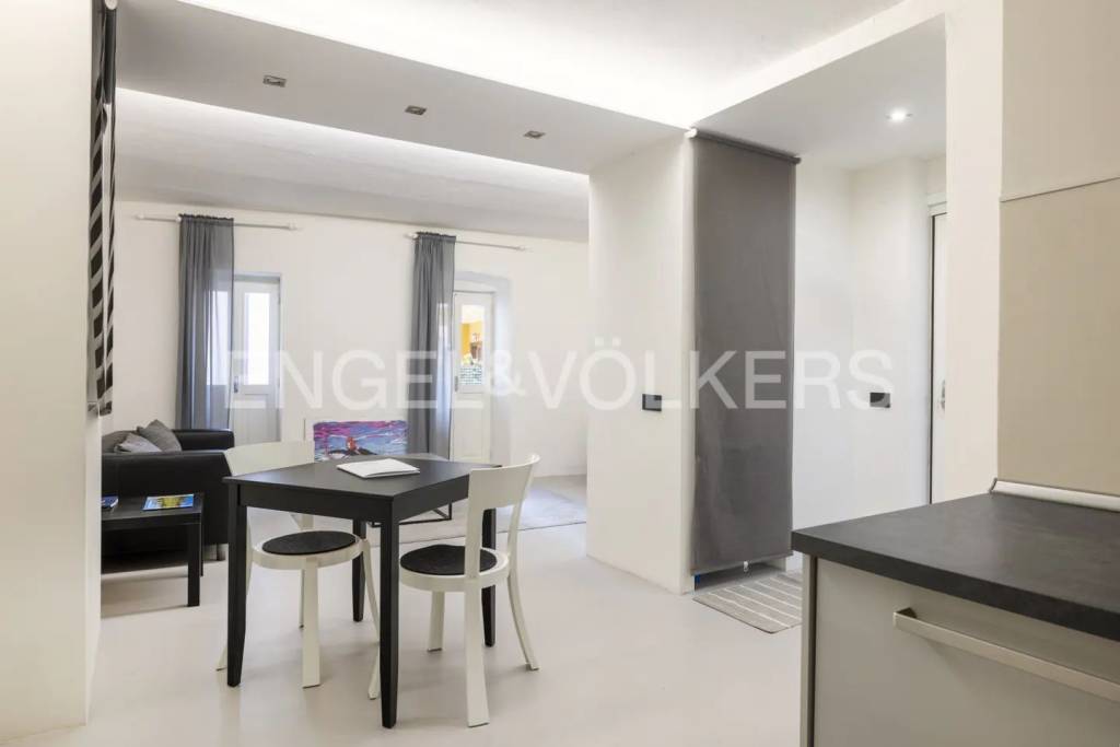 appartamento in vendita a Verbania in zona Suna