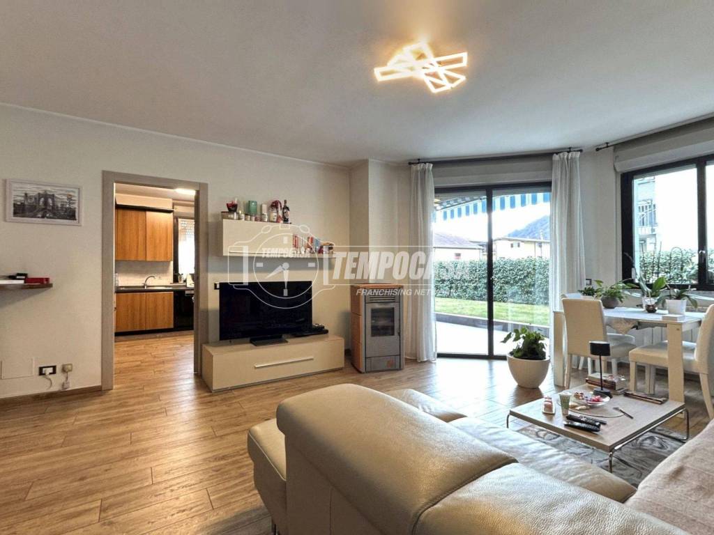 appartamento in vendita a Verbania in zona Renco