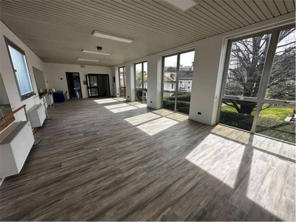 negozio in vendita a Verbania in zona Intra