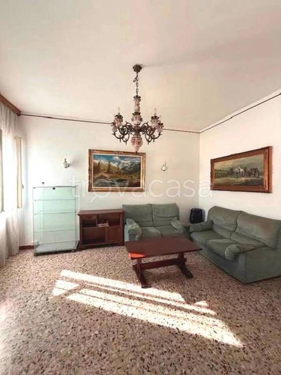 appartamento in vendita a Verbania in zona Intra