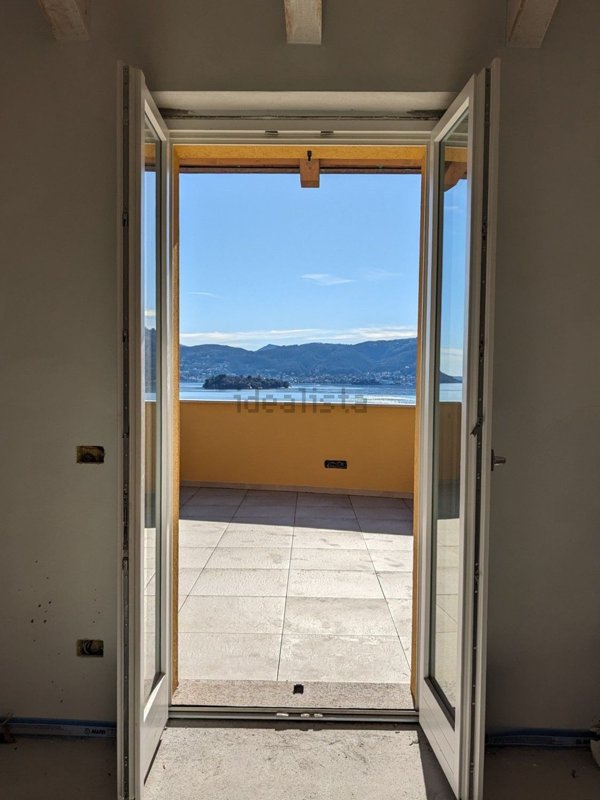 appartamento in vendita a Verbania in zona Suna