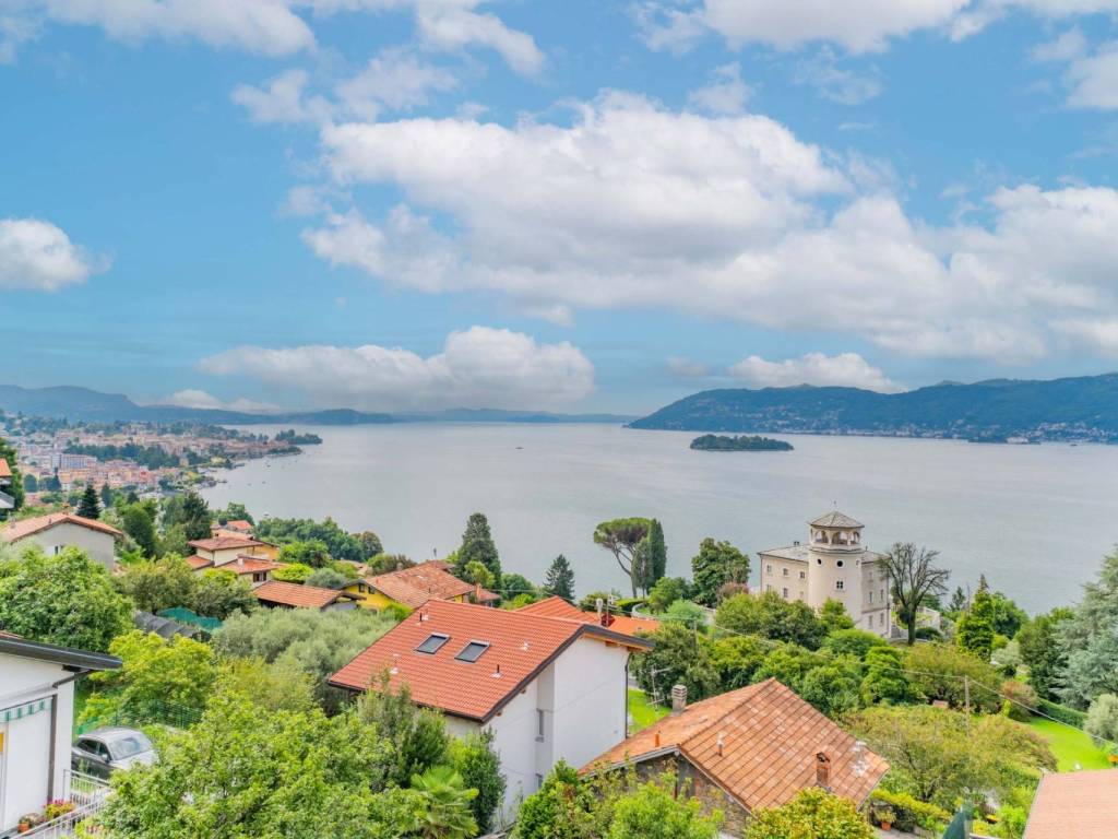 casa indipendente in vendita a Verbania in zona Sant'Anna