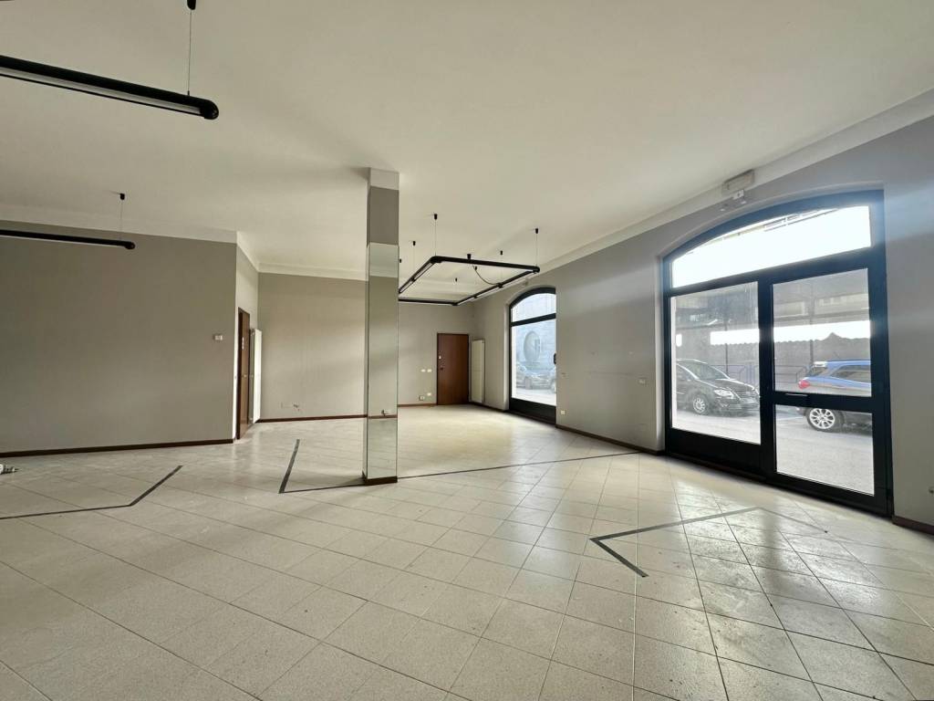 negozio in vendita a Verbania in zona Intra