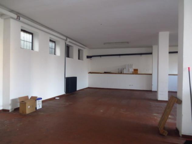 locale commerciale in vendita a Verbania in zona Pallanza