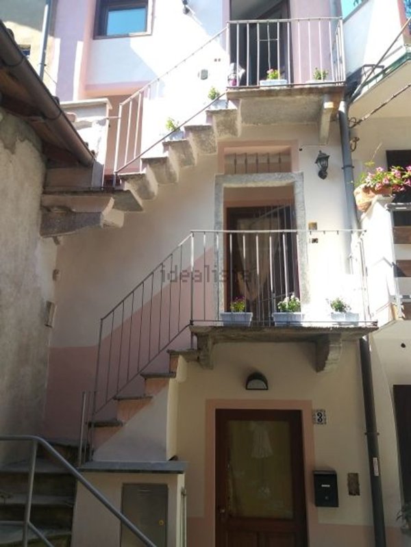 casa indipendente in vendita a Verbania in zona Intra