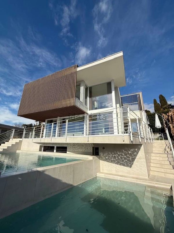 casa indipendente in vendita a Verbania in zona Biganzolo