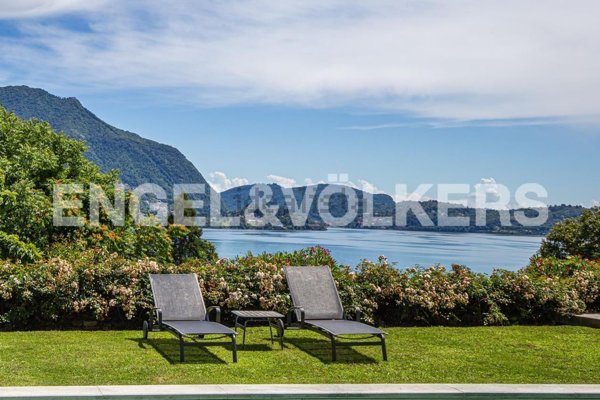 villa in vendita a Verbania in zona Intra