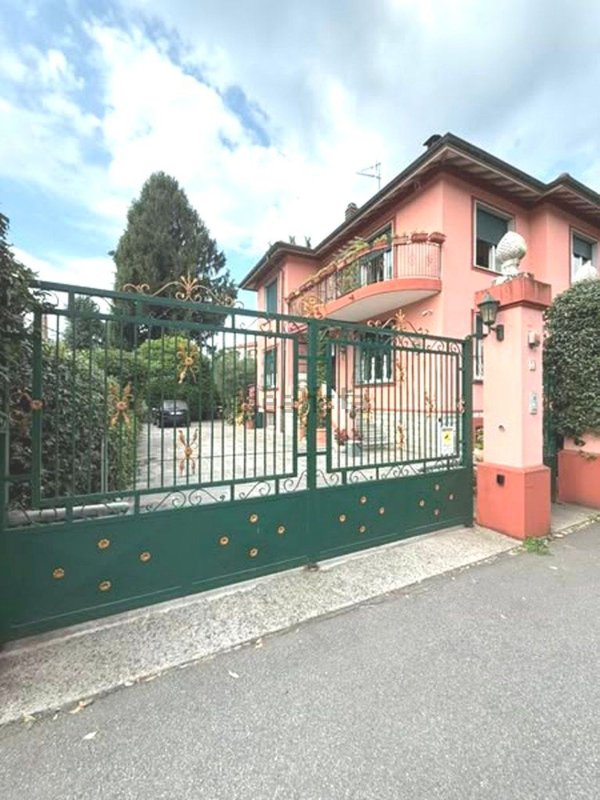 casa indipendente in vendita a Verbania in zona Pallanza