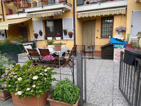 casa indipendente in vendita a Verbania in zona Trobaso
