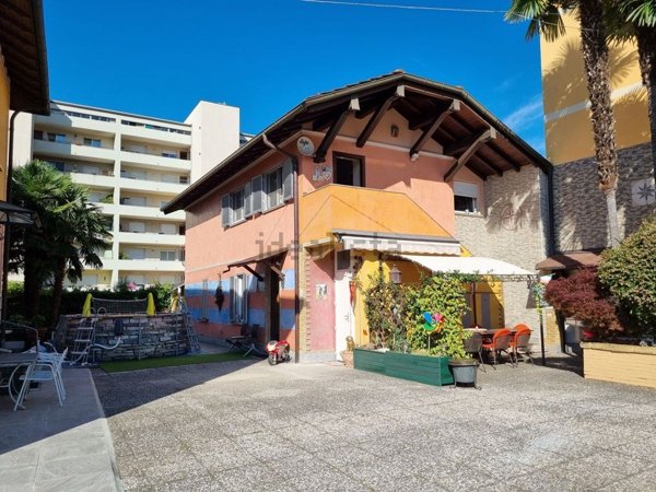casa indipendente in vendita a Verbania in zona Intra