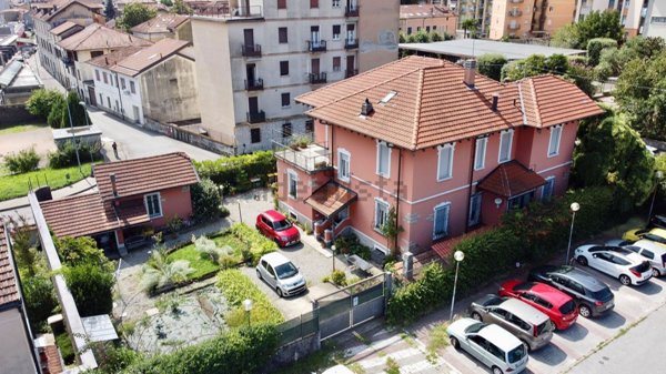 casa indipendente in vendita a Verbania in zona Intra
