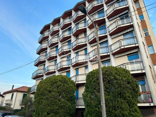 appartamento in vendita a Verbania in zona Suna