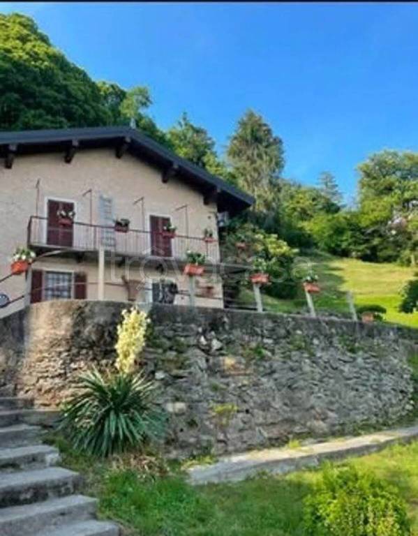 casa indipendente in vendita a Verbania in zona Intra