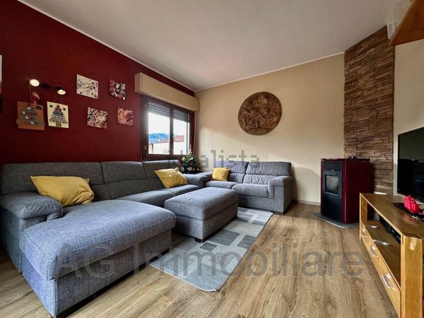 casa semindipendente in vendita a Verbania in zona Suna