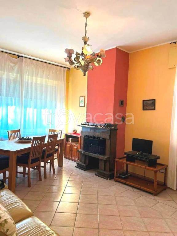 casa indipendente in vendita a Verbania in zona Intra