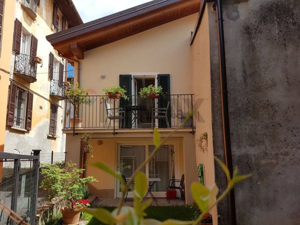 appartamento in vendita a Verbania in zona Suna