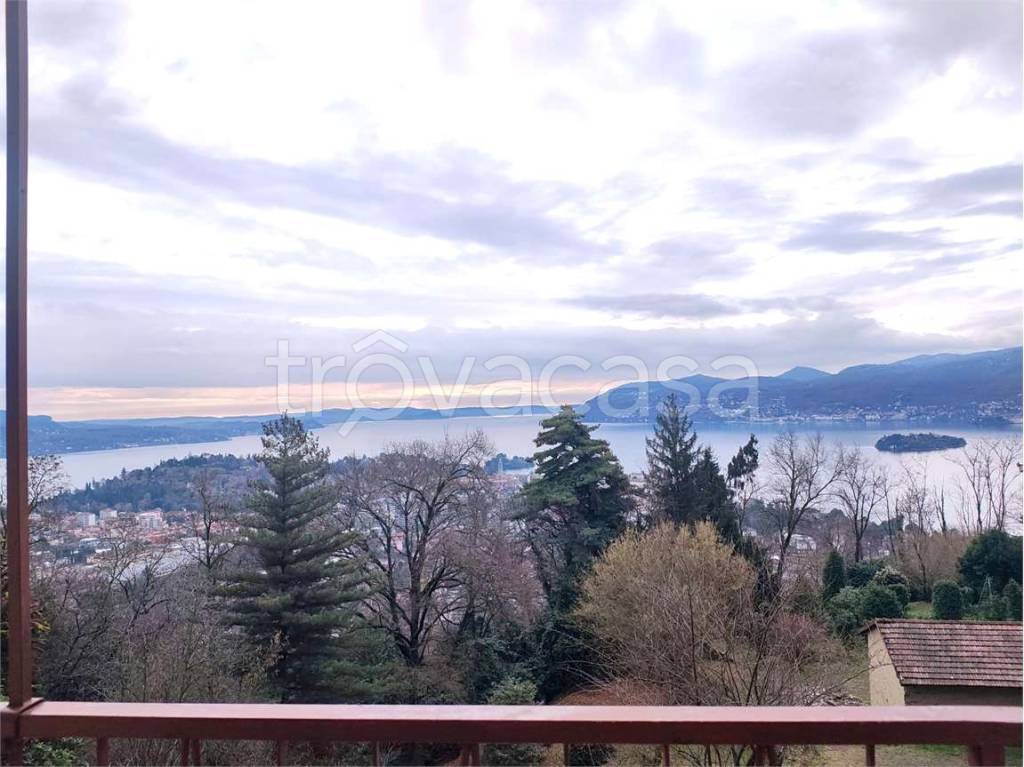 casa indipendente in vendita a Verbania in zona Monterosso