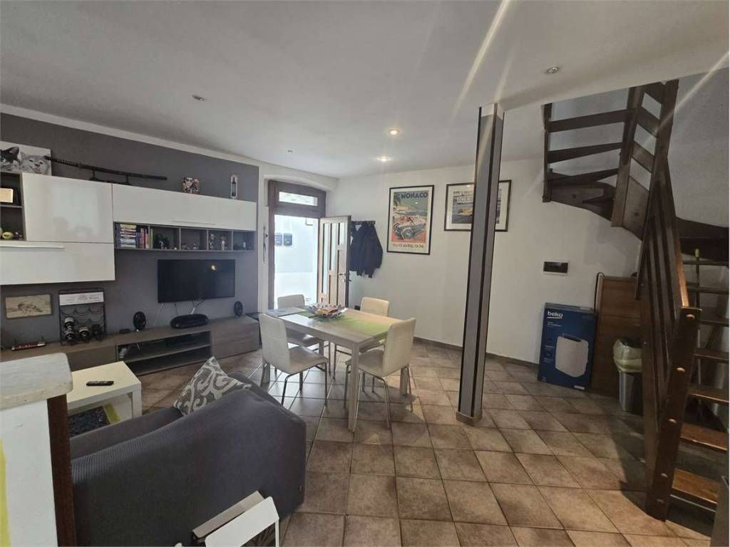 appartamento in vendita a Verbania in zona Possaccio