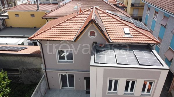 casa indipendente in vendita a Verbania in zona Intra