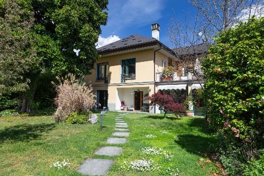casa indipendente in vendita a Verbania in zona Intra